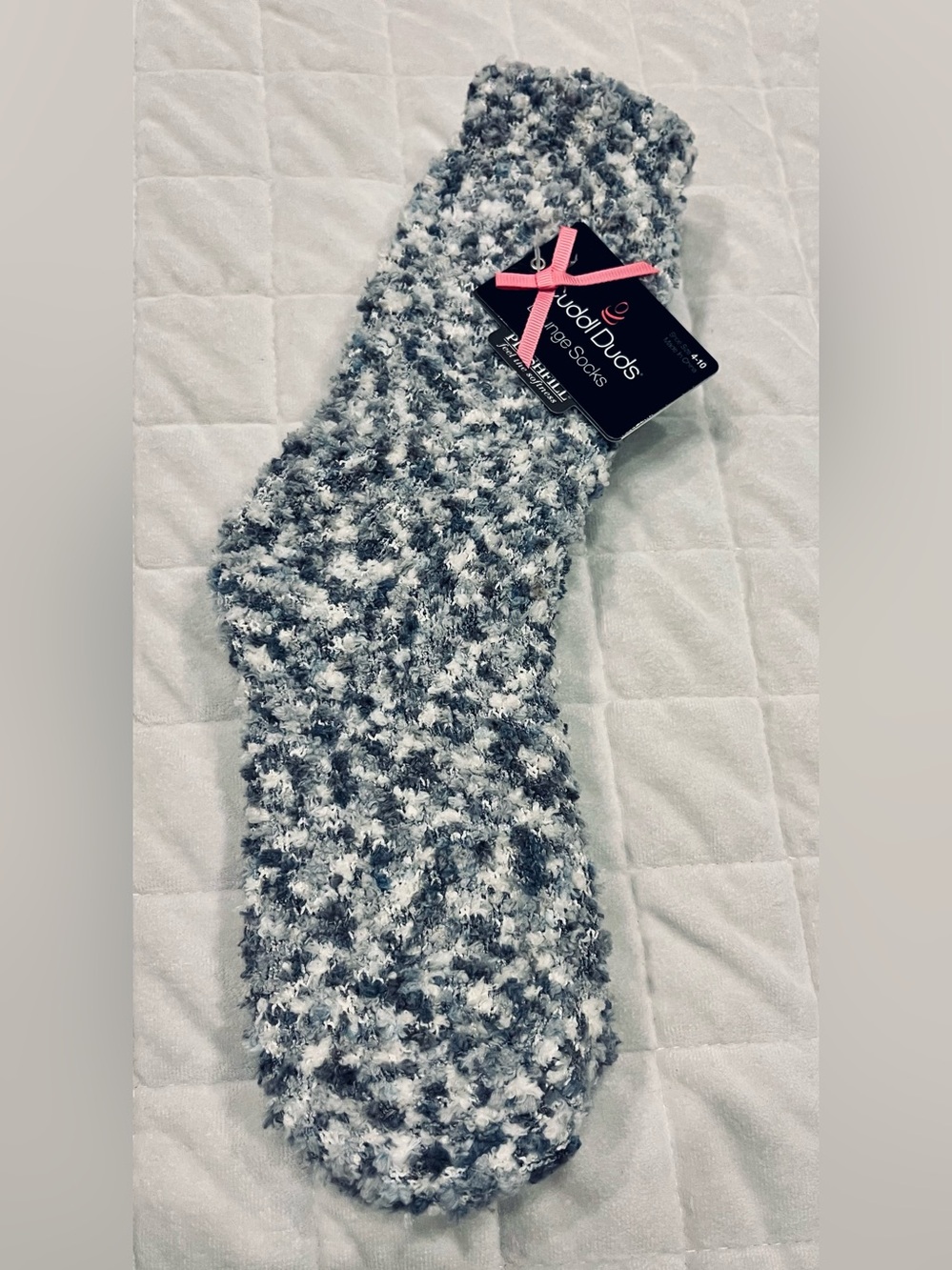Cuddl Duds women’s Gray & White Plush Lounge Socks